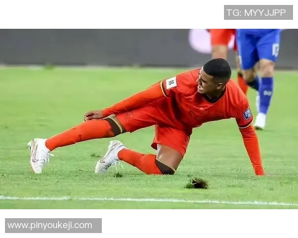 足球明星私密时刻揭秘捏脚视频引发球迷热议与关注