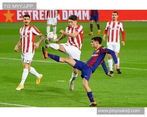 足球明星阵容对抗赛精彩纷呈球迷热情高涨尽享足球盛宴 足球明星阵容对抗赛精彩纷呈球迷热情高涨尽享足球盛宴